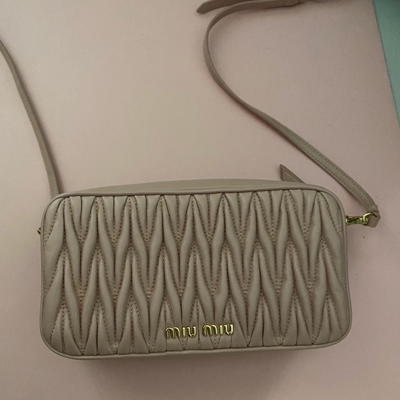 Miu Miu Matelasse Leather Crossbody Bag Color- Orchidea - Picture 4 of 10